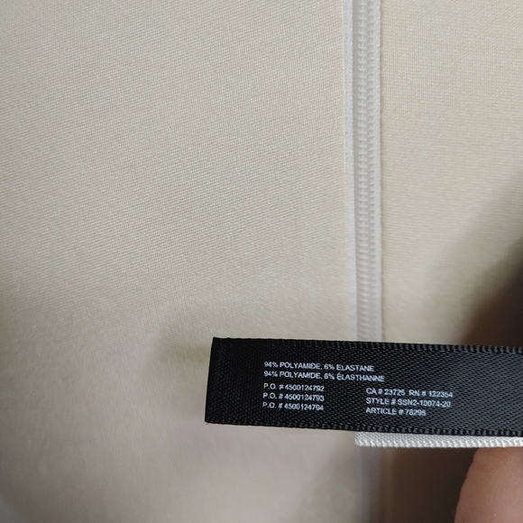 Aritzia Sunday Best SinchSeamless™ Rib Halter Top Size XS/S - Picture 8 of 9